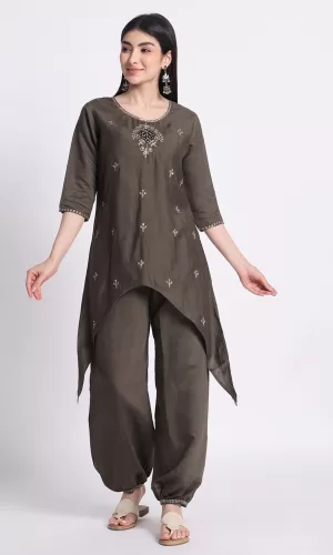 Women Ethnic Motifs Embroidered Regular Kurta with Trousers
